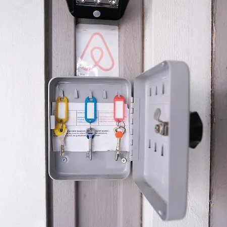 Mukava Kellarihuoneisto Jossa Sauna Ja Poreallas