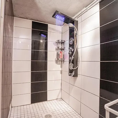 Mukava Kellarihuoneisto Jossa Sauna Ja Poreallas ヤコブスタード