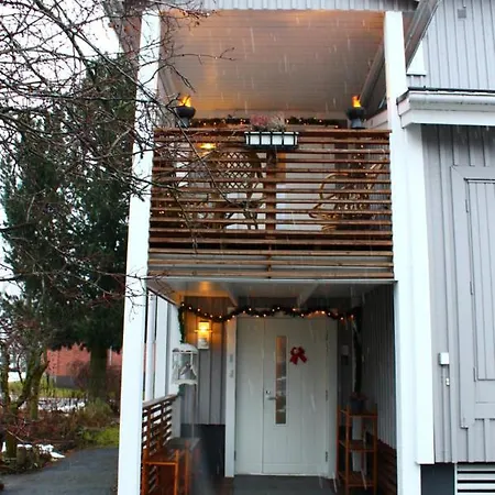 Mukava Kellarihuoneisto Jossa Sauna Ja Poreallas *