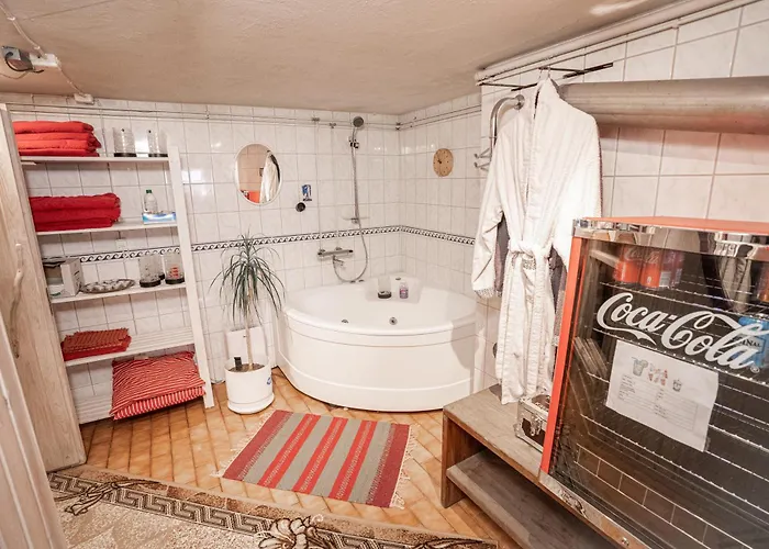 Mukava Kellarihuoneisto Jossa Sauna Ja Poreallas