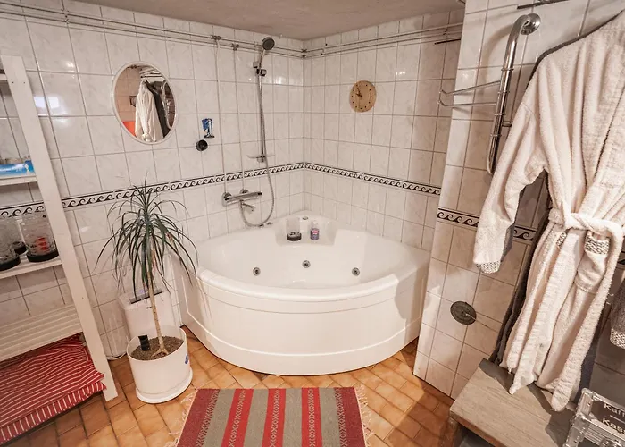 Mukava Kellarihuoneisto Jossa Sauna Ja Poreallas Апартаменты